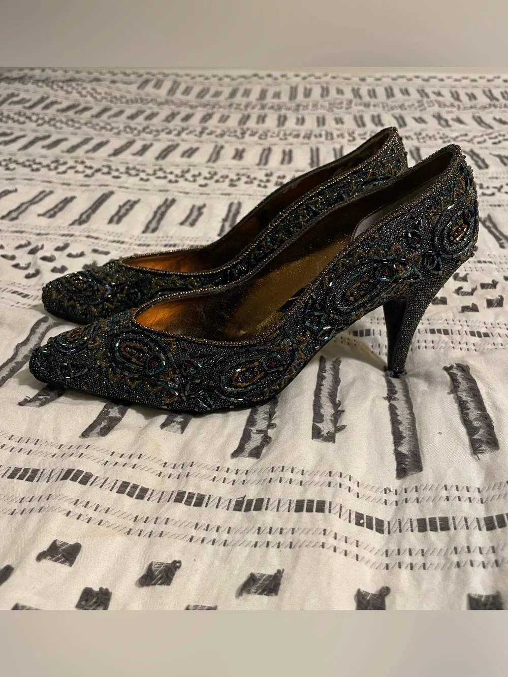 VINTAGE 80s Impo Beaded Iridescent Paisley Pointed Toe Evening Pumps Heels 7